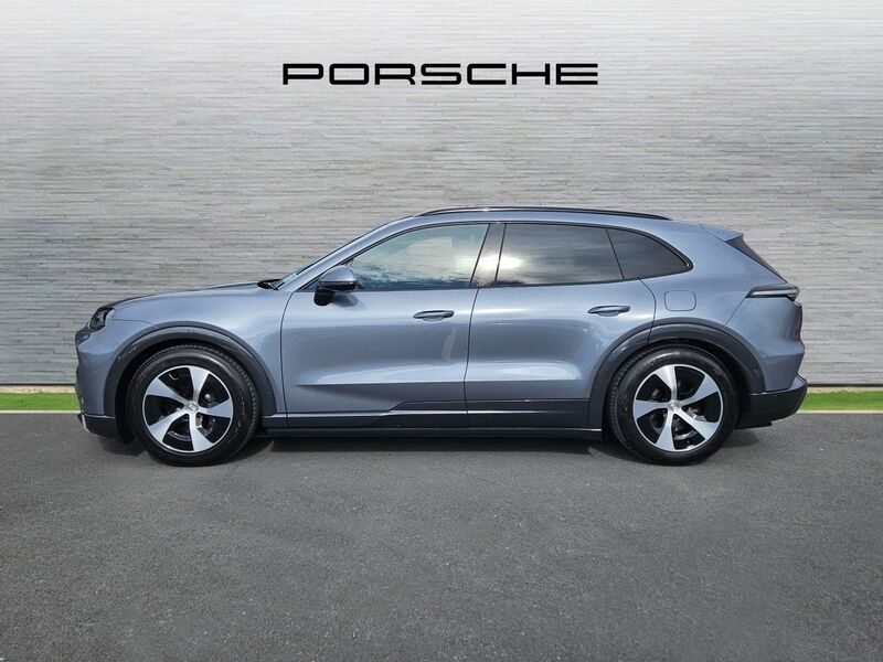 More views of Porsche Cayenne