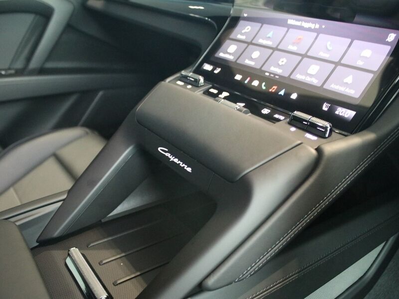 More views of Porsche Cayenne
