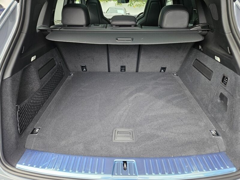 More views of Porsche Cayenne