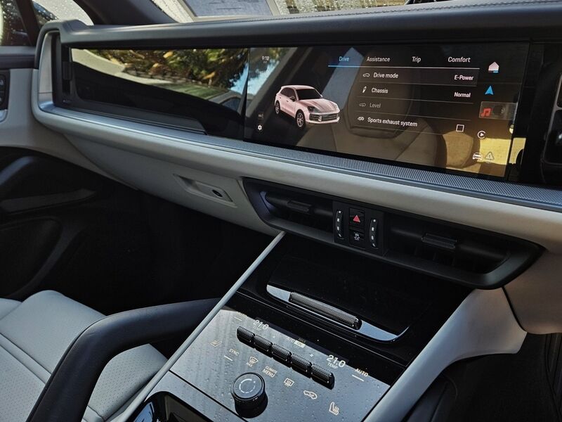 More views of Porsche Cayenne