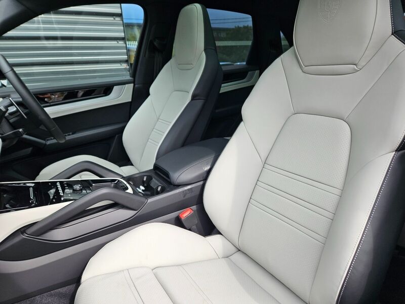More views of Porsche Cayenne