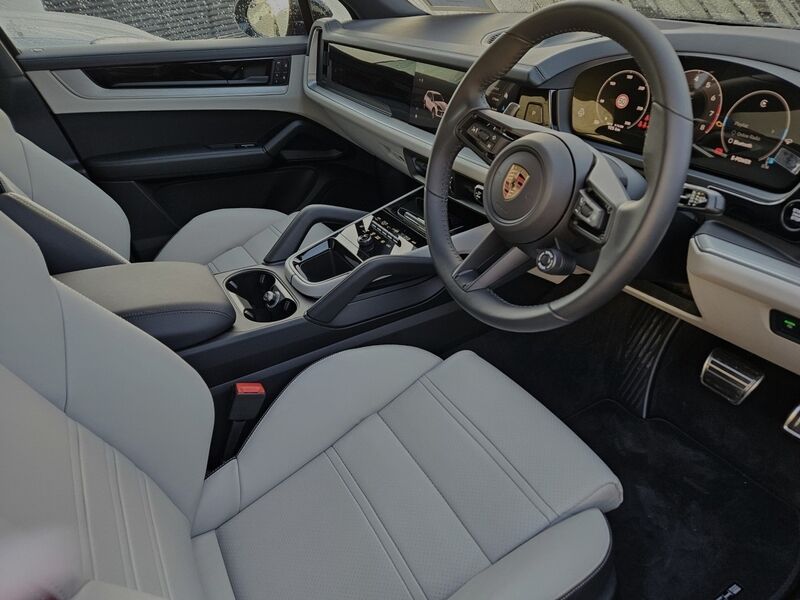 More views of Porsche Cayenne