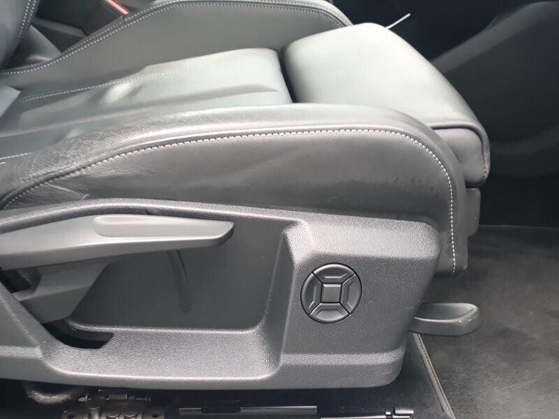 More views of Audi Q4 e-tron