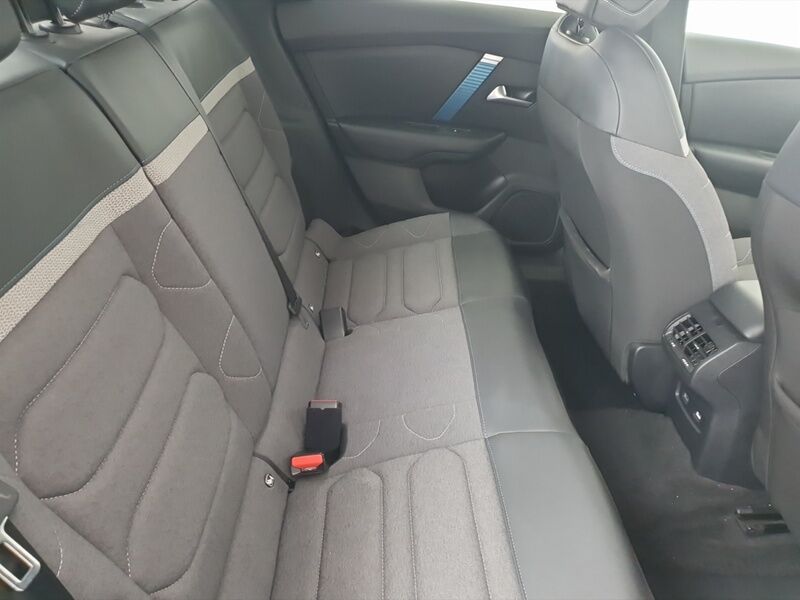 More views of Citroen e-C4 X
