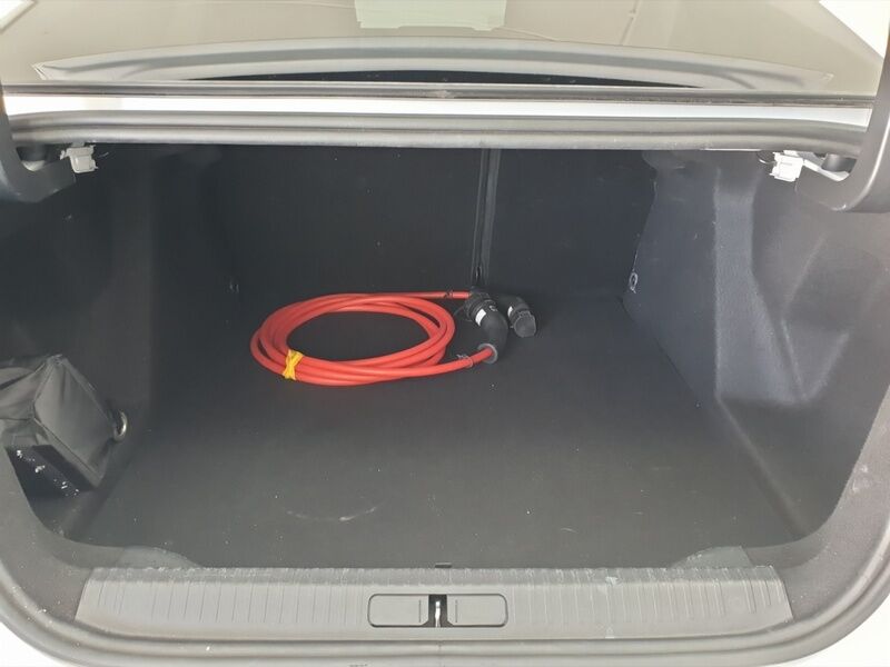 More views of Citroen e-C4 X