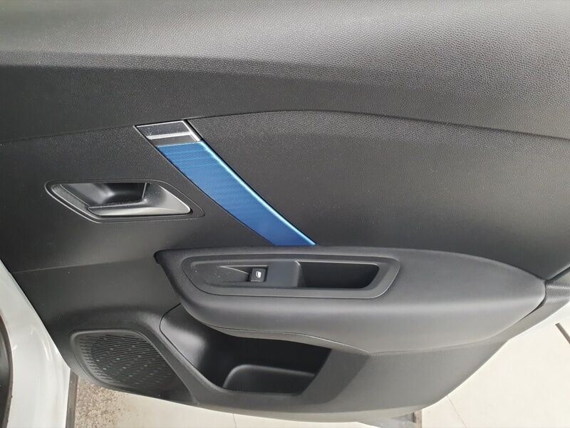 More views of Citroen e-C4 X