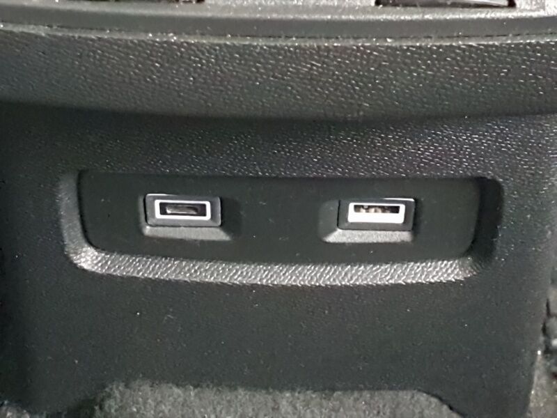 More views of Citroen e-C4 X