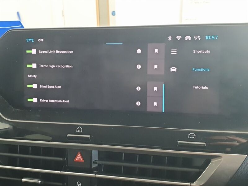 More views of Citroen e-C4 X
