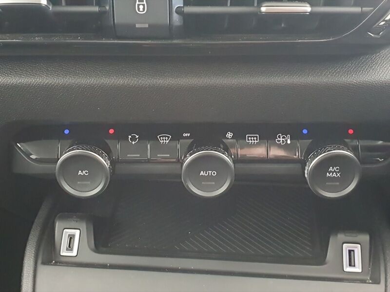 More views of Citroen e-C4 X