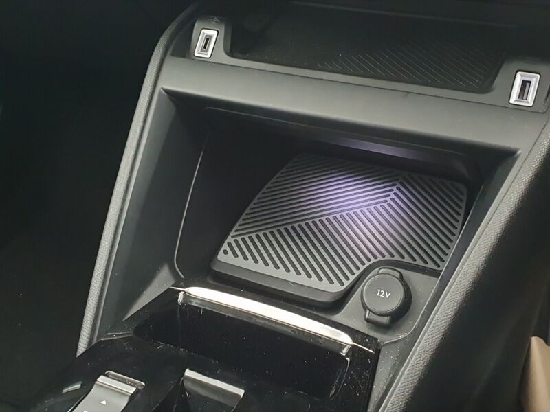 More views of Citroen e-C4 X