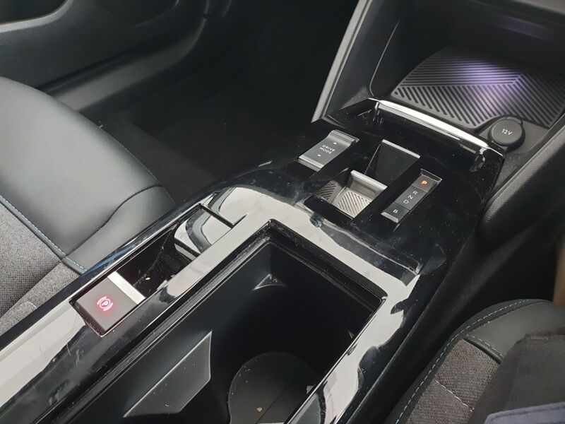 More views of Citroen e-C4 X