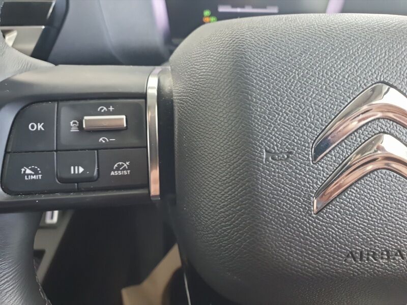 More views of Citroen e-C4 X