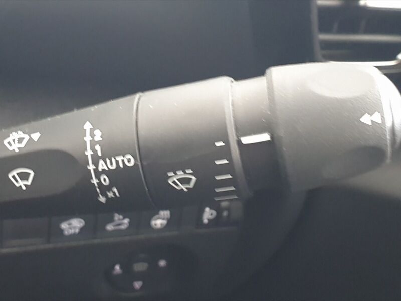 More views of Citroen e-C4 X