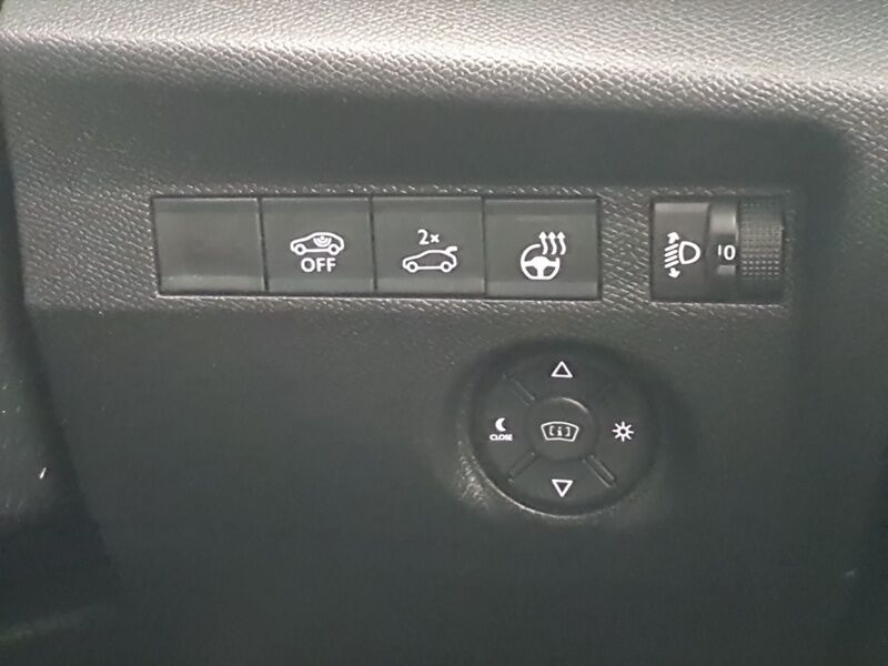 More views of Citroen e-C4 X