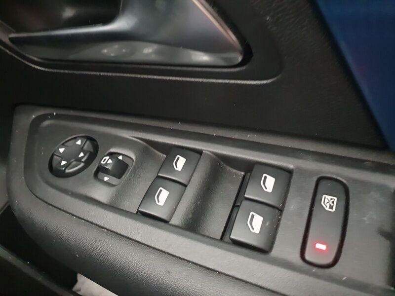 More views of Citroen e-C4 X
