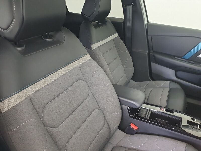 More views of Citroen e-C4 X