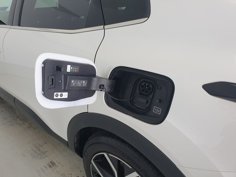 More views of Citroen e-C4 X