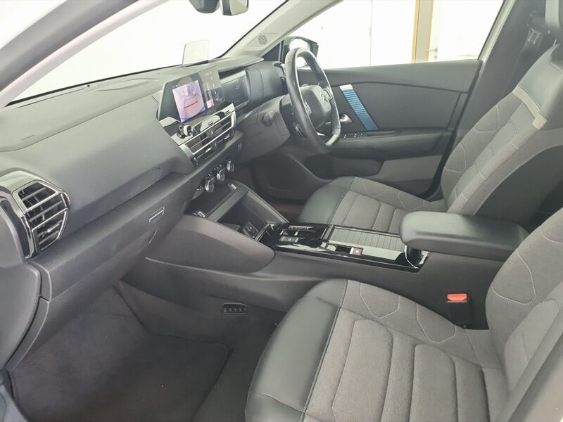 More views of Citroen e-C4 X