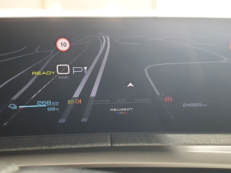 More views of Peugeot 5008