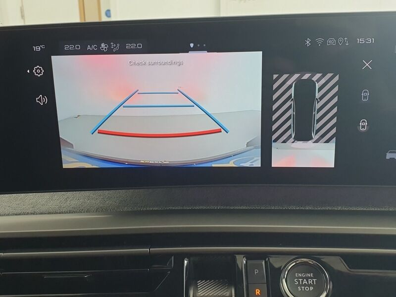 More views of Peugeot 5008