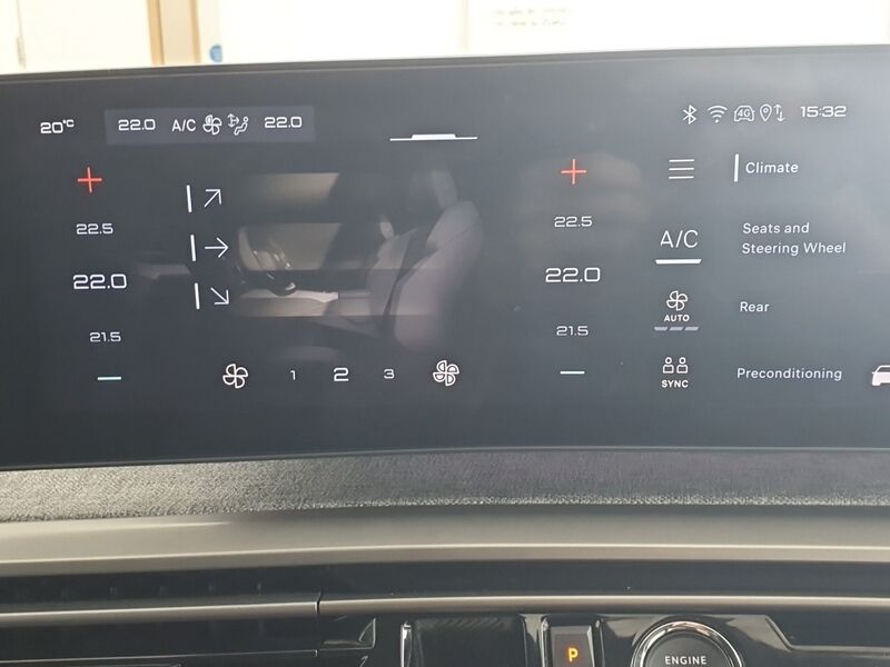 More views of Peugeot 5008