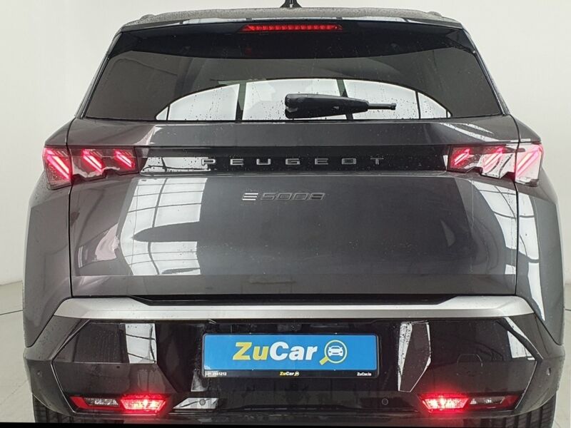 More views of Peugeot 5008