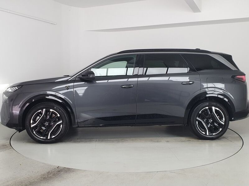 More views of Peugeot 5008