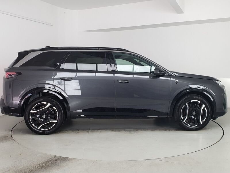 More views of Peugeot 5008