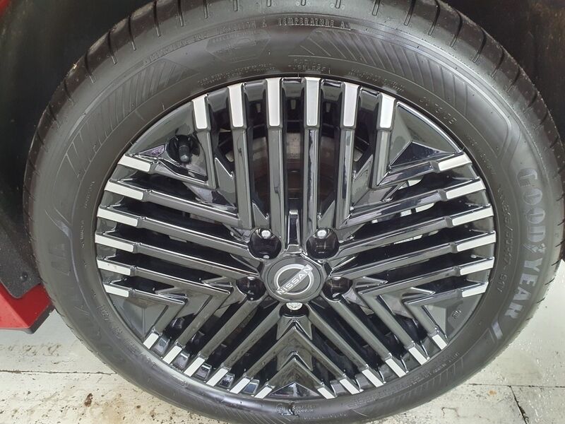 More views of Nissan Leaf