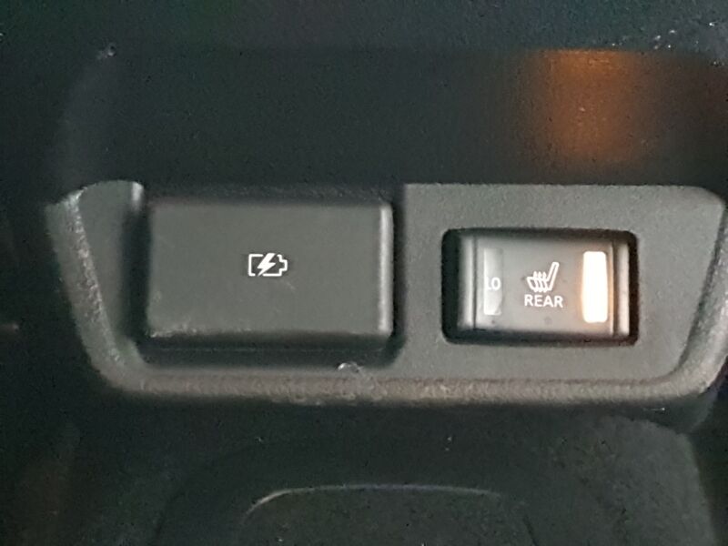 More views of Nissan Leaf