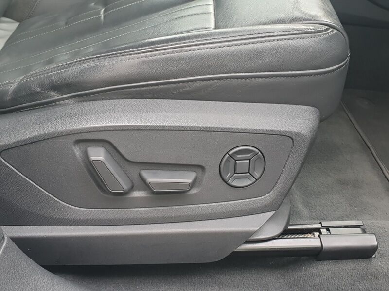 More views of Audi e-tron
