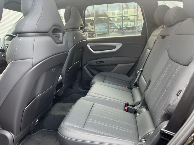More views of Audi Q7