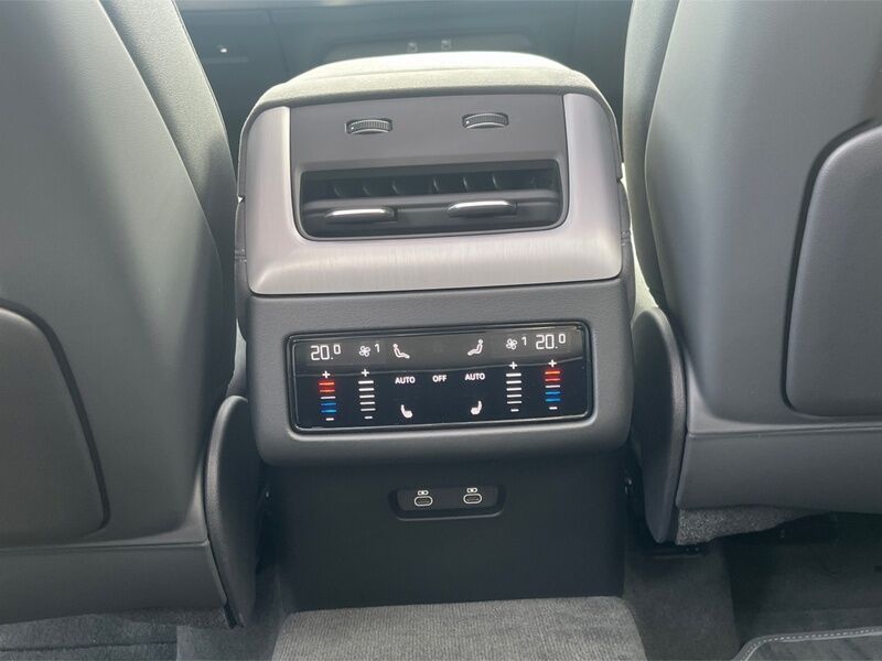More views of Audi Q7