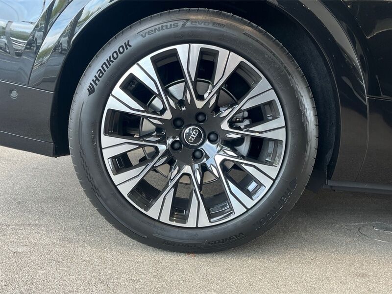 More views of Audi Q7