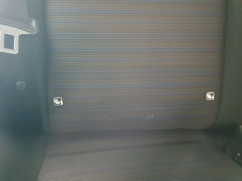More views of Nissan Leaf