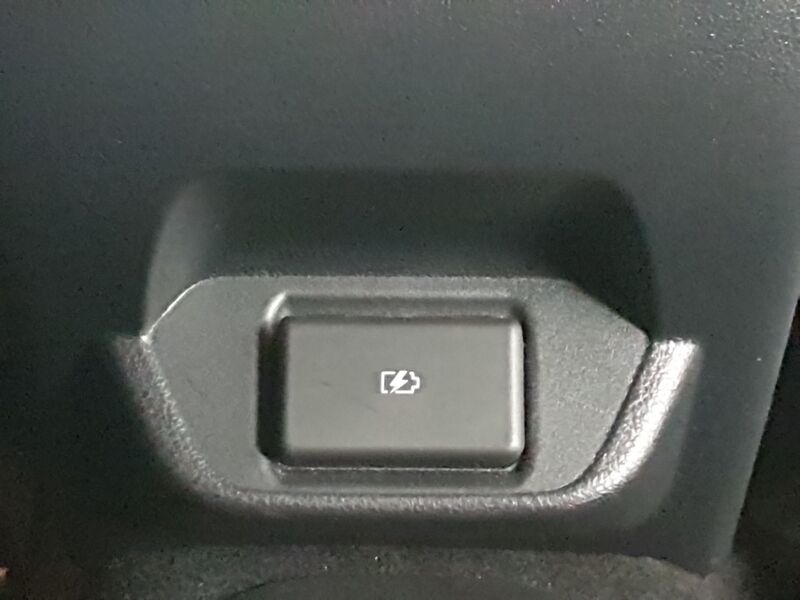More views of Nissan Leaf