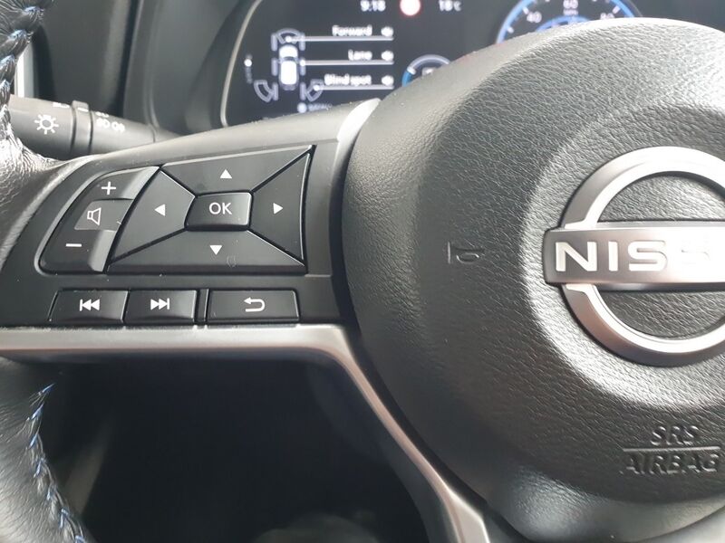 More views of Nissan Leaf
