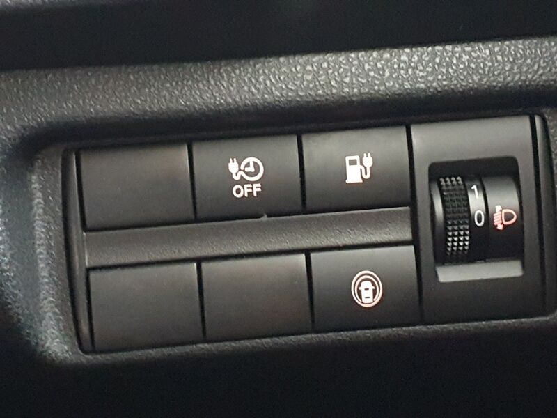 More views of Nissan Leaf