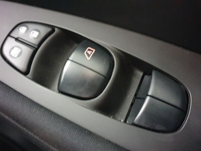 More views of Nissan Leaf