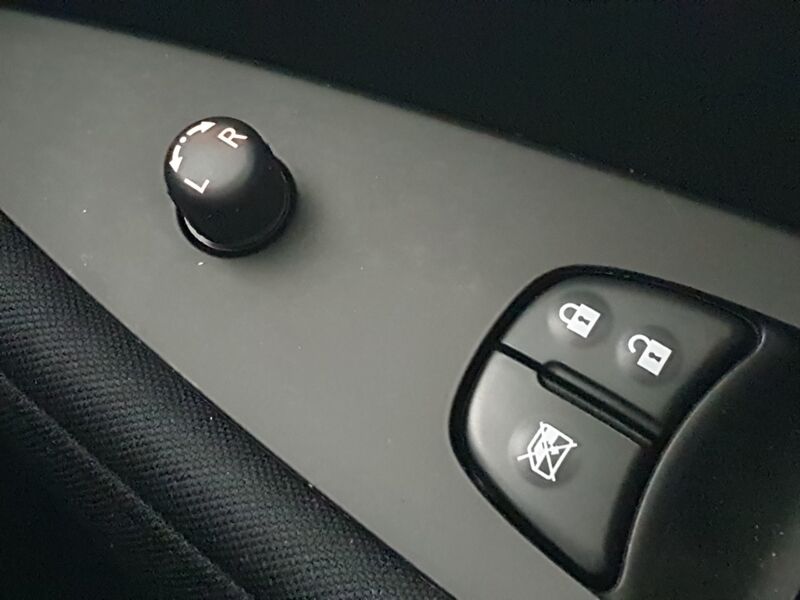 More views of Nissan Leaf