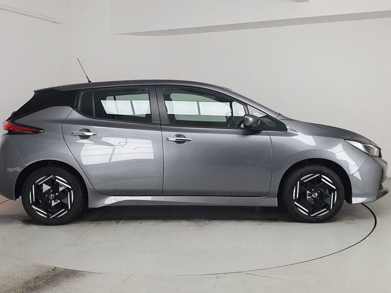 More views of Nissan Leaf