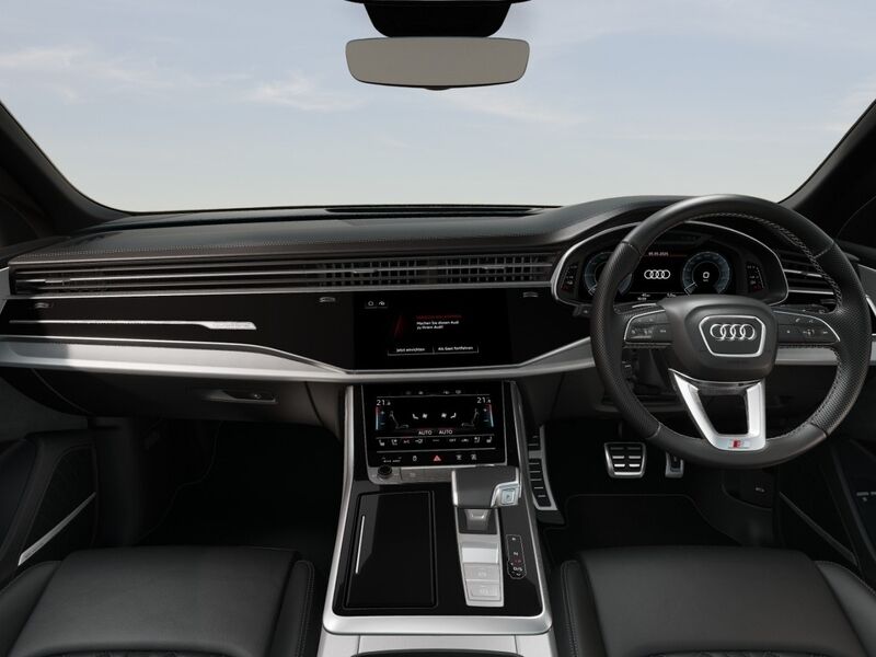 More views of Audi Q8