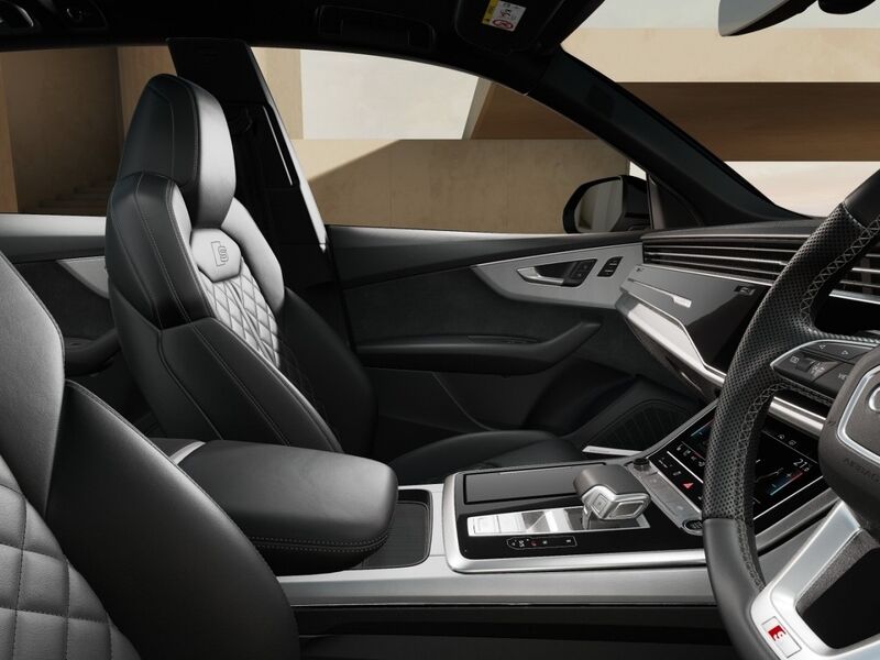 More views of Audi Q8
