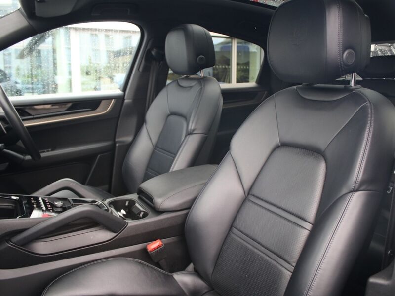 More views of Porsche Cayenne