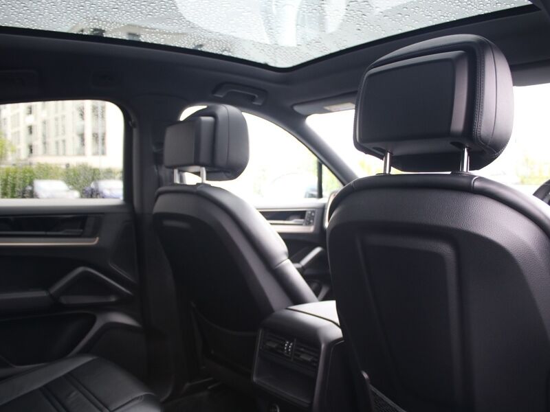 More views of Porsche Cayenne