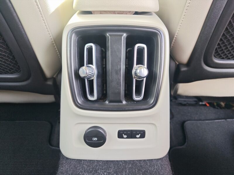 More views of Volvo XC40
