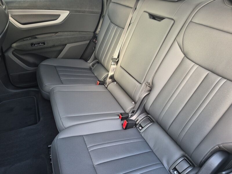 More views of Audi Q7