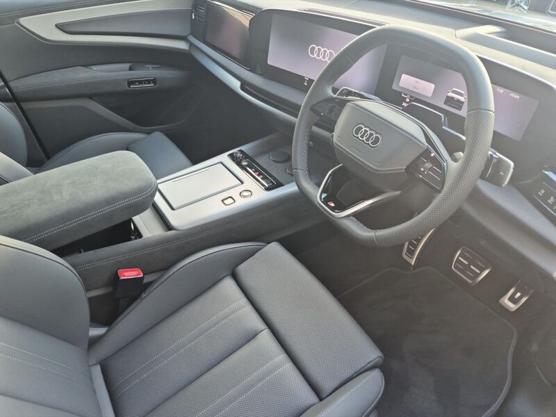 More views of Audi Q7