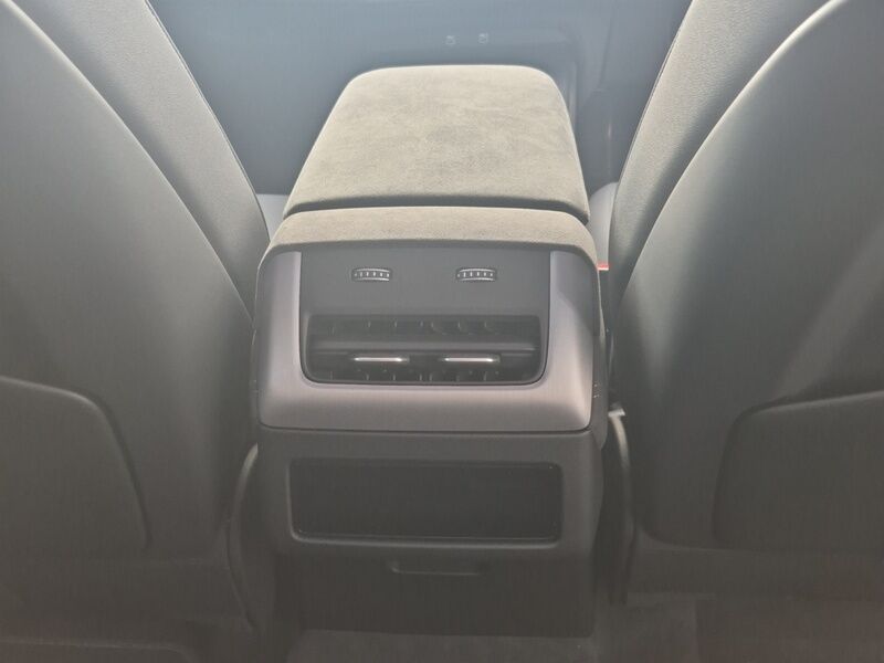 More views of Audi Q7