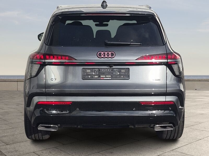 More views of Audi Q7